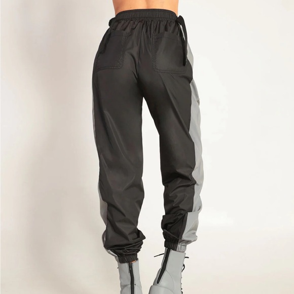 🦄 iHeartRaves Reflective Cargo Joggers - Picture 7 of 11